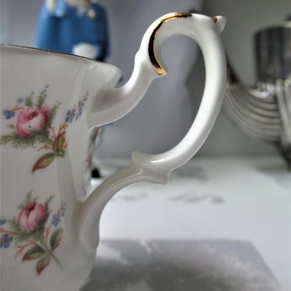 Bone China Mug Winsome by Royal Albert, England 1975-1997 - Picture 5 of 12